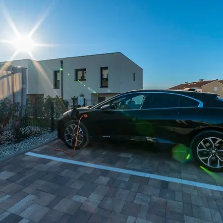 Pinna - Tonna Appartamento Pola