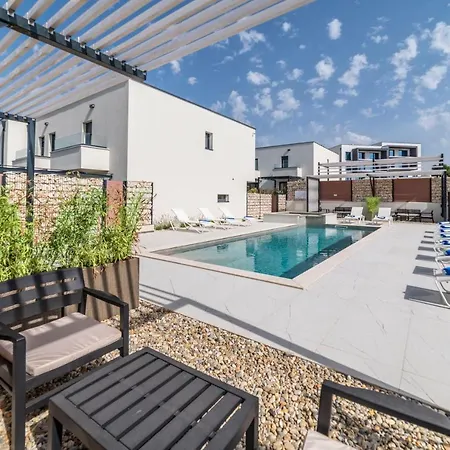 Pinna - Tonna Apartment